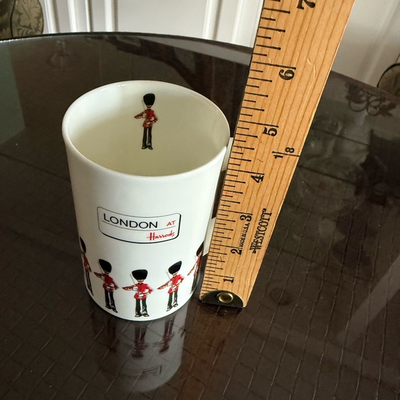 Harrods Royal Guard White and Red Mug - Picture 6 of 6